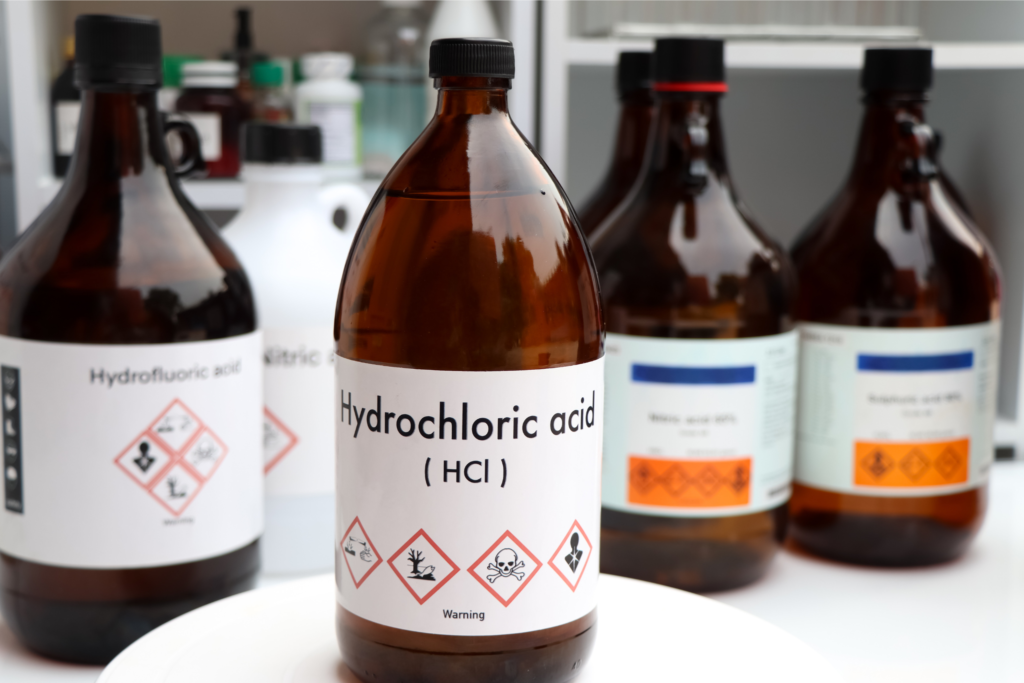 acidos corrosivos en laboratorio